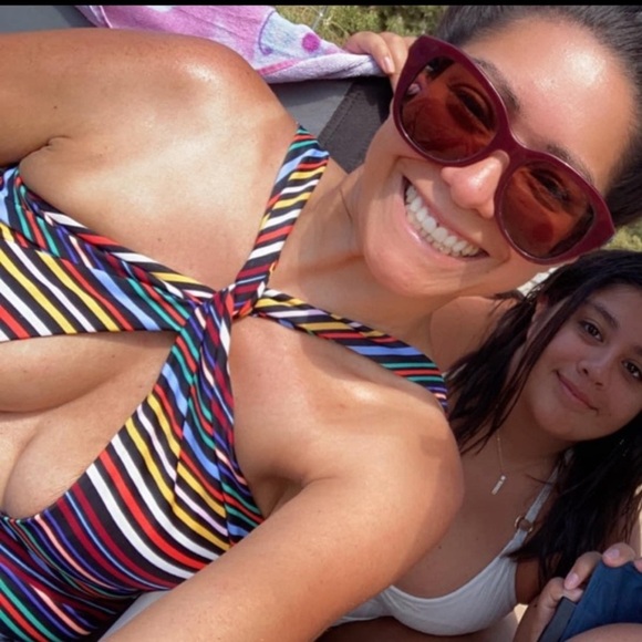 Old Navy twisted halter one piece swimsuit  chic striped comfortable - Picture 6 of 9